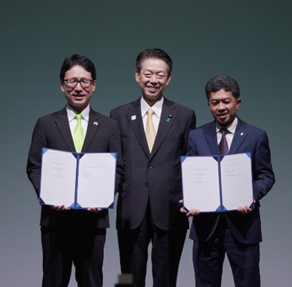 マレーシアで、バイオ燃料分野におけるMOUを締結したときの写真です。