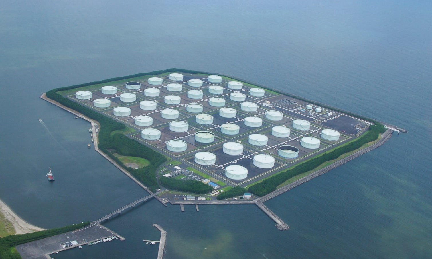 志布志国家石油備蓄基地の写真です。