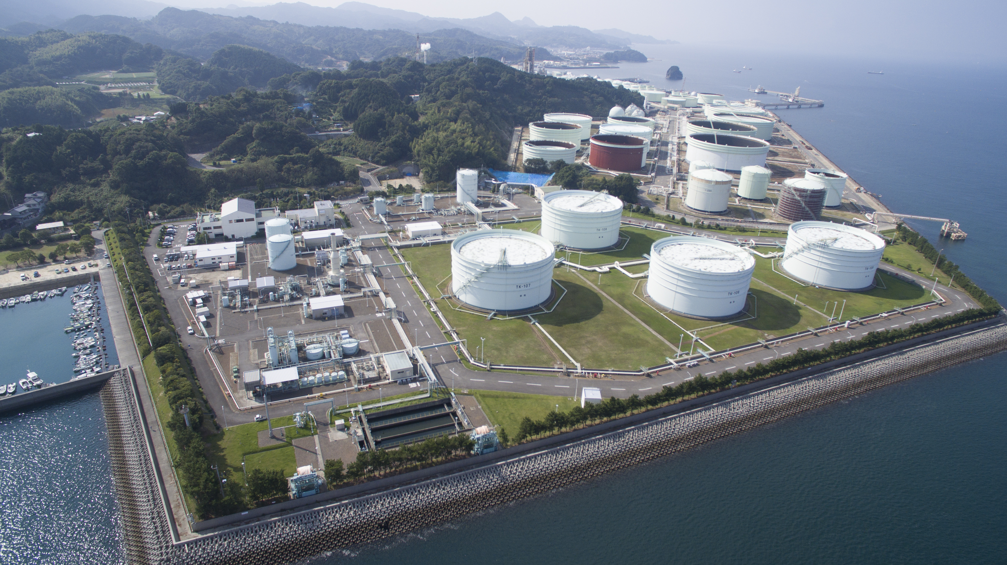 菊間国家石油備蓄基地の写真です。