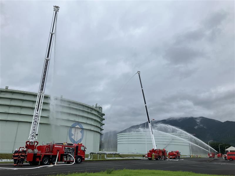 布志国家石油備蓄基地でおこなわれた総合防災訓練のようすを映した写真です。