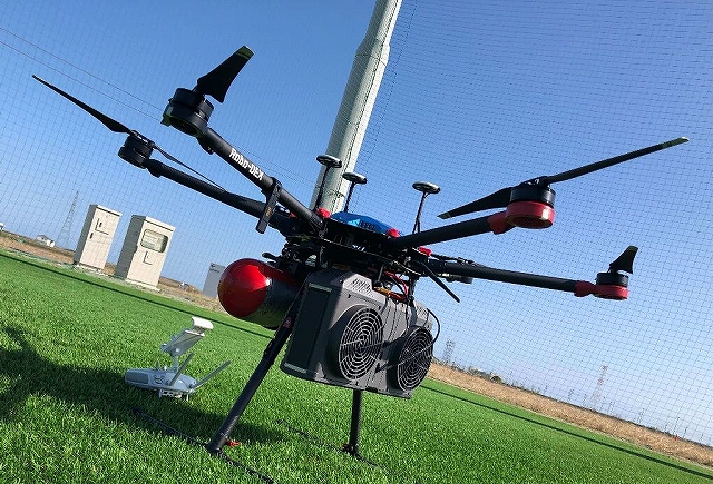 ロボデックス社が開発中の「水素燃料電池ドローン」の写真です。