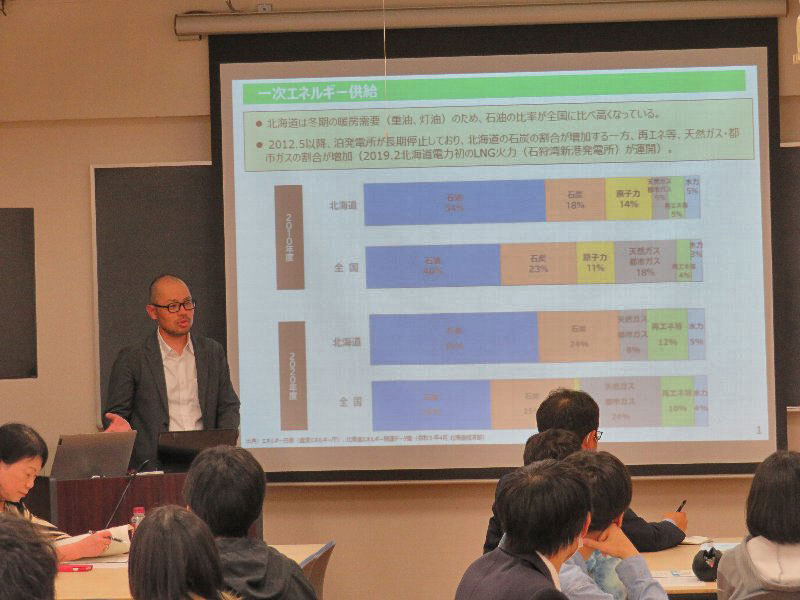 北海道経済産業局 岡崎氏による講演の様子