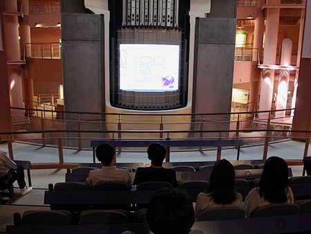 施設見学の様子3