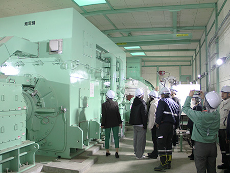 発電所見学の様子3