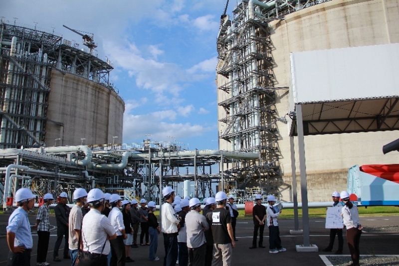 LNG基地見学の様子