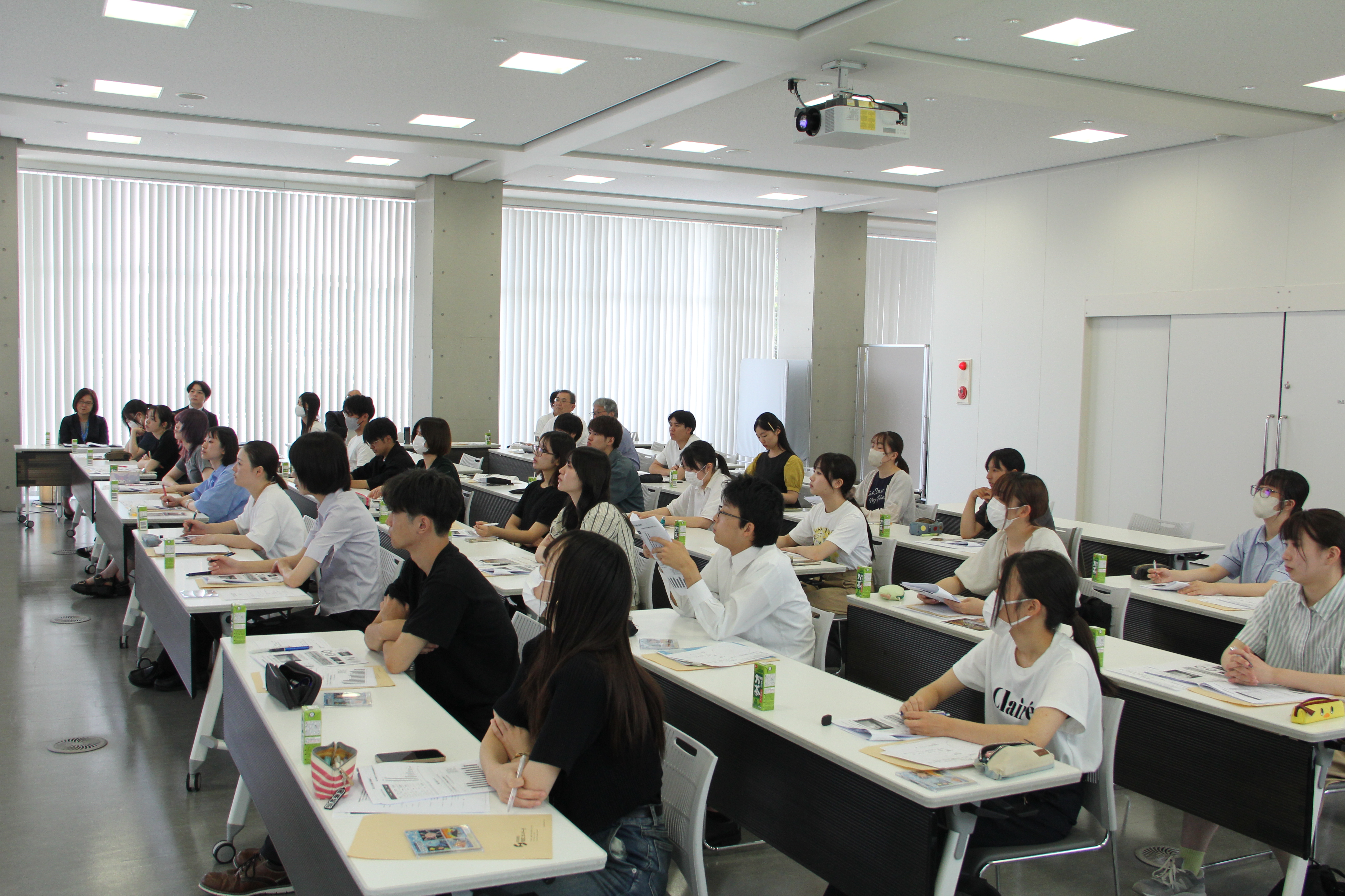 3Dメガネを掛けて、臨場感のある映像を鑑賞