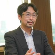 古舘恒介 氏