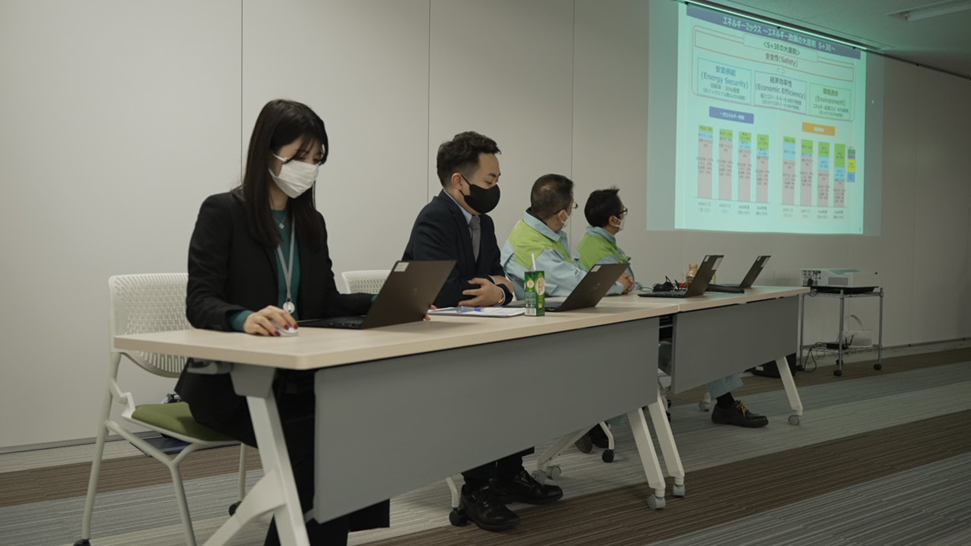 JERAの社員による説明会の写真