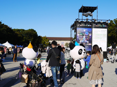 創エネパンダは会場の人気もの!すぐに子供たちに囲まれます。
