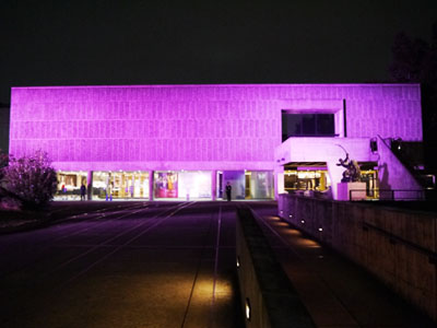 本年7月に世界遺産に登録された国立西洋美術館の本館もライトアップ。