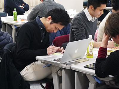 発表する側も聞く側も熱心そのもの。