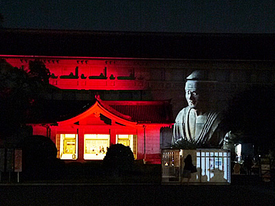 東京国立博物館の壁面には特別なプロジェクション