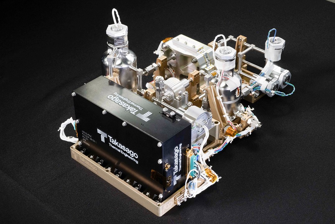 This picture shows a water electrolysis equipment to be used on the lunar surface.